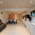 Maison Spacieuse Avec Piscine, Tennis Et Terrasse, Parking Privé à - Fr-1-387-163 Villa *