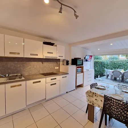 Maison Spacieuse Avec Piscine, Tennis Et Terrasse, Parking Prive A - Fr-1-387-163 Villa Marseillan (Herault)