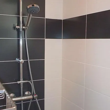 Maison Spacieuse Avec Piscine, Tennis Et Terrasse, Parking Prive A - Fr-1-387-163