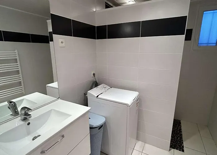 Villa Maison Spacieuse Avec Piscine, Tennis Et Terrasse, Parking Prive A - Fr-1-387-163