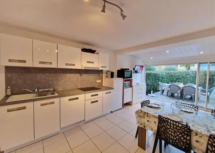 Maison Spacieuse Avec Piscine, Tennis Et Terrasse, Parking Prive A - Fr-1-387-163 Villa Marseillan (Herault)